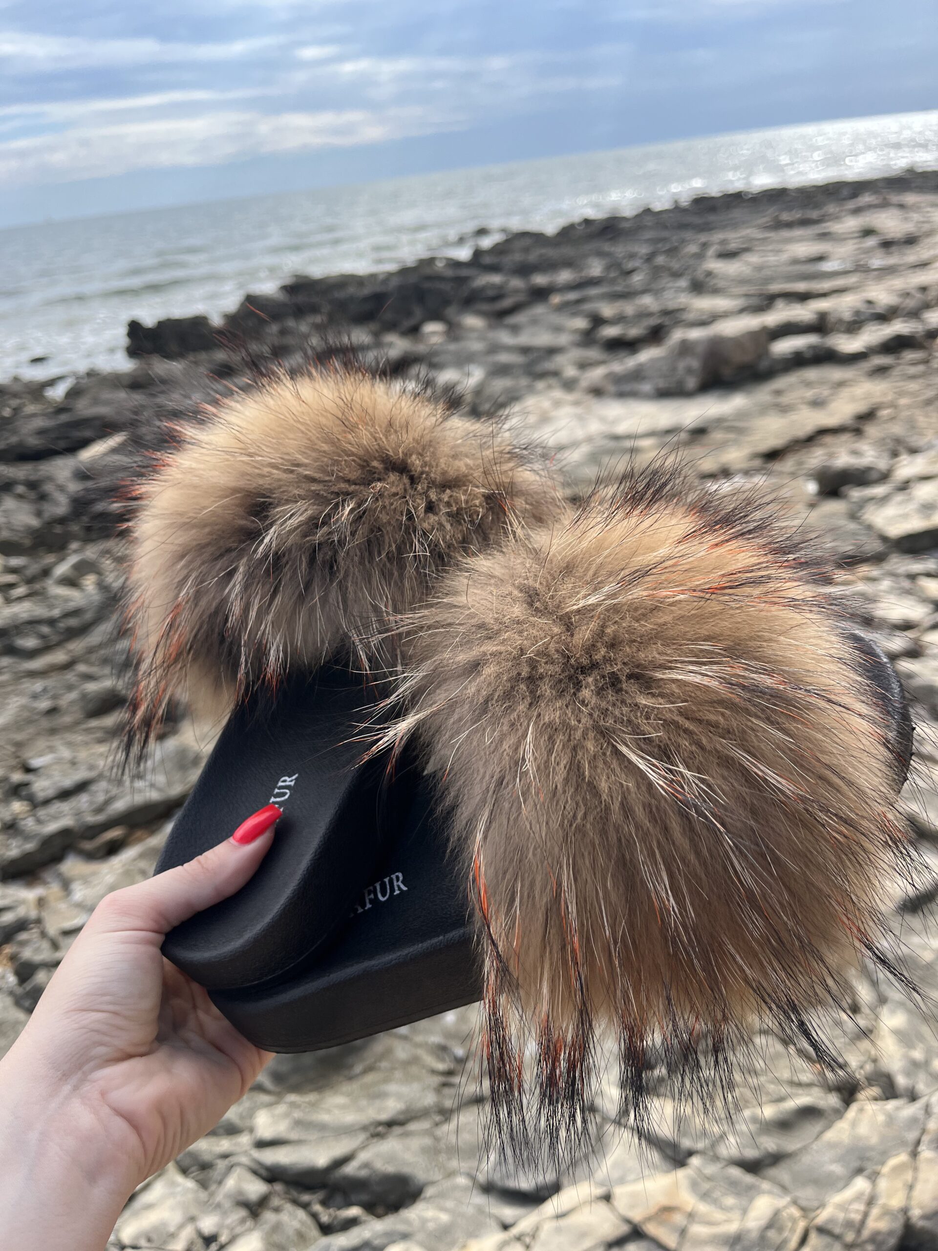 Szőrmés papucsok – Red Noble